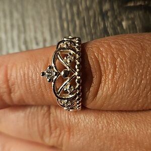 Sterling silver queen style "crown" ring